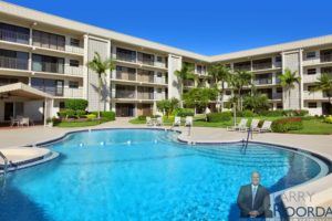 Coquina Club condos view of the pool and building