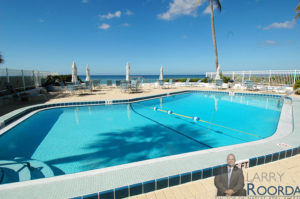 Surfside Club condos' beachfront pool.