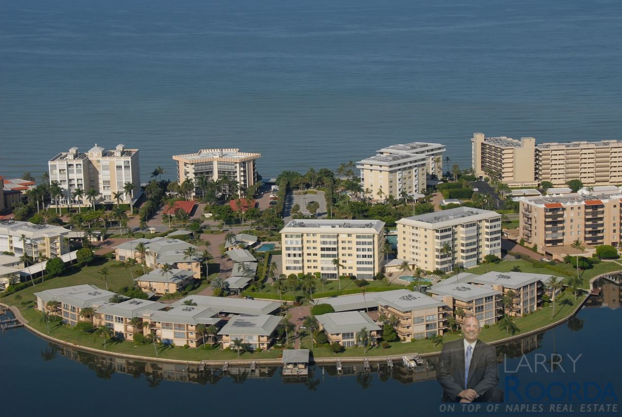 Selling Luxury Waterfront Condos in The Moorings Larry Roorda