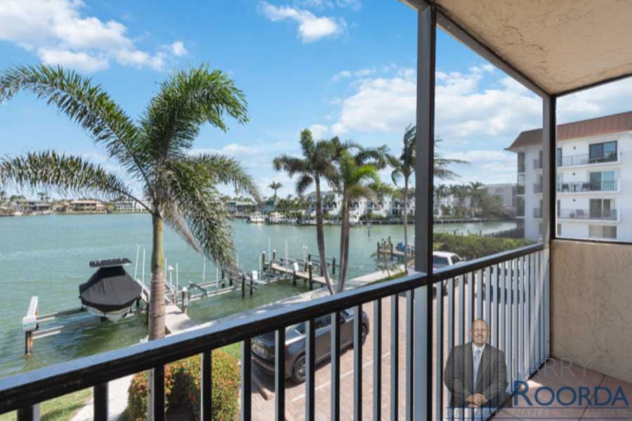 Screened in balcony at Harbour Cove #216 The Moorings, Naples, FL. Larry Roorda Realtor.